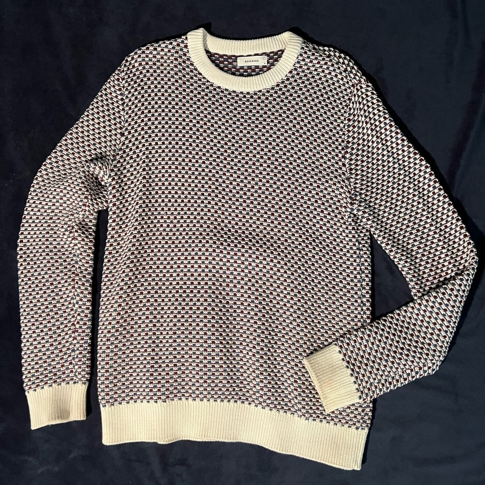 Reserved Men’s Textured Knit Sweater with White Trim